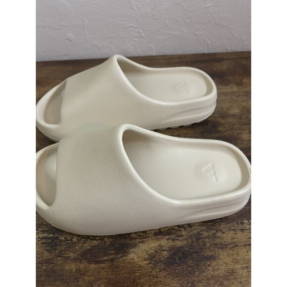 Men’s Size 9 Adidas Yeezy Bone Slide main image 4